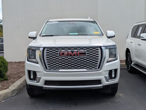 Used 2023 GMC Yukon XL Denali w/ Advanced Technology Package AWD/4WD image 2