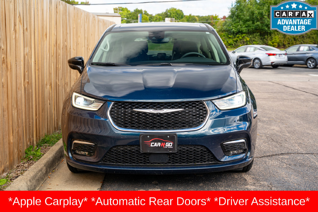 Used 2024 Chrysler Pacifica Touring-L FWD image 2