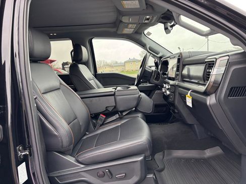 New 2025 Ford F250 Lariat w/ Black Appearance Package image 15