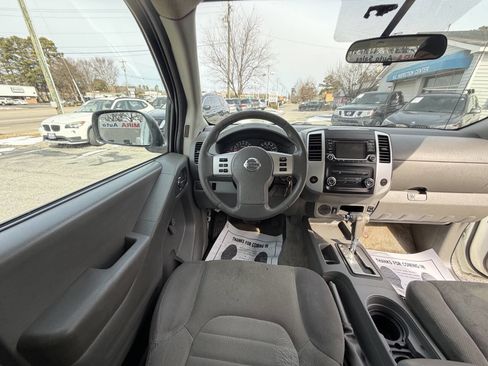 Used 2018 Nissan Frontier S image 19