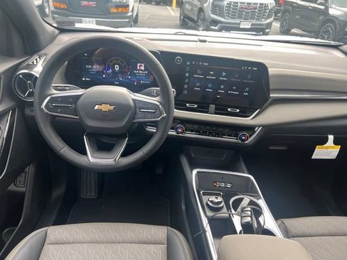 New 2027 Chevrolet Equinox LT w/ Convenience Package II FWD image 8