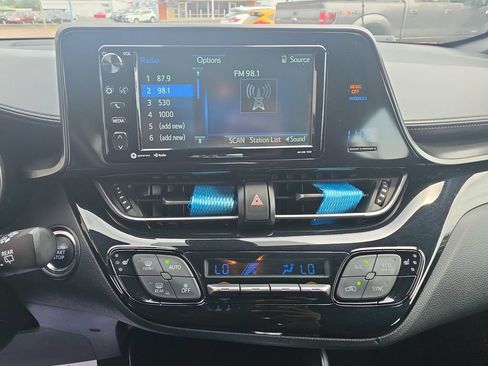 Used 2018 Toyota C-HR XLE FWD image 26