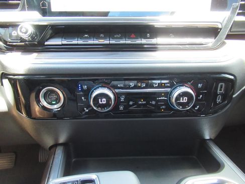 Used 2023 GMC Sierra 1500 SLT w/ SLT Premium Package AWD/4WD image 27