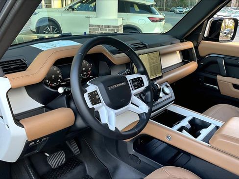 Used 2025 Land Rover Defender 110 X-Dynamic SE image 16