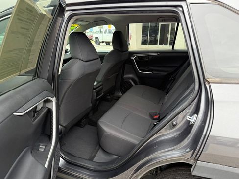 Used 2021 Toyota RAV4 LE image 12