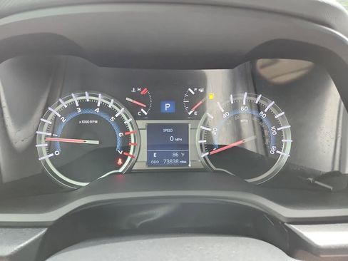 Used 2017 Toyota 4Runner SR5 AWD/4WD image 9