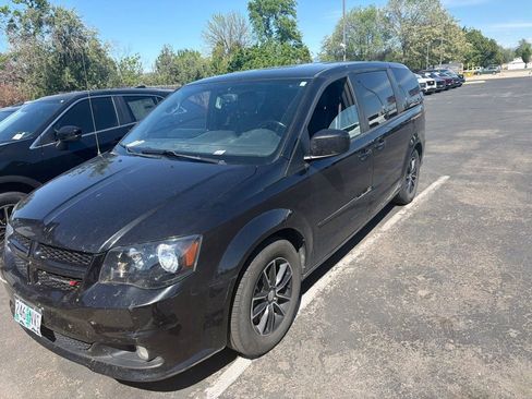 Used 2017 Dodge Grand Caravan GT FWD image 2