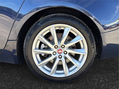 Used 2015 Jaguar XF Premium RWD image 15