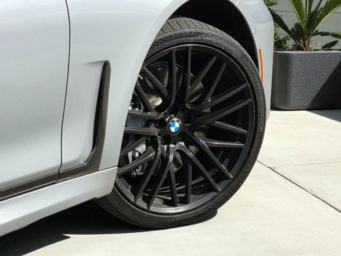 Used 2020 BMW 750i xDrive w/ M Sport Package image 13