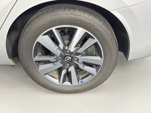 Used 2025 Nissan Versa SV FWD image 11
