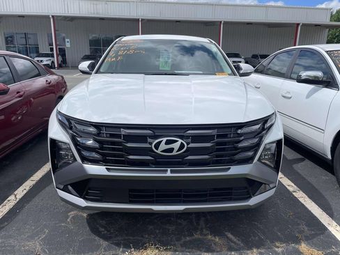 Used 2026 Hyundai Tucson SE FWD image 2