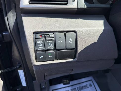Used 2016 Honda Odyssey Touring Elite image 18