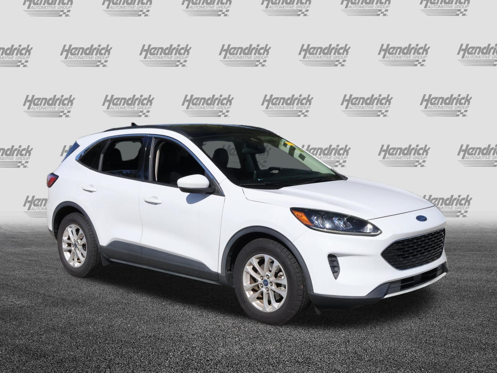Used 2020 Ford Escape SE FWD image 2