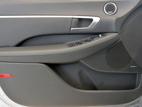 Used 2020 Hyundai Sonata SEL Plus w/ Tech Package image 14