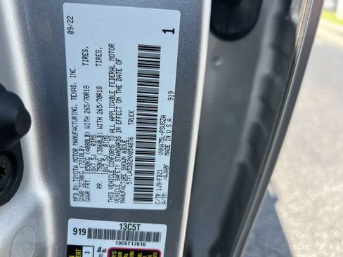 Used 2022 Toyota Tundra SR5 w/ SR5 Convenience Package AWD/4WD image 36