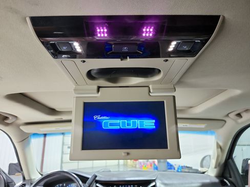 Used 2017 Cadillac Escalade Premium Luxury AWD/4WD image 18