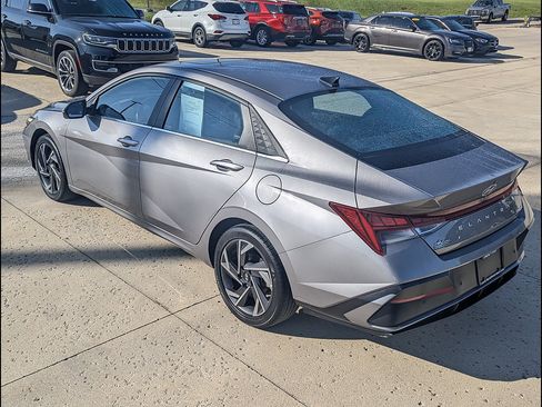 Used 2024 Hyundai Elantra Limited FWD image 9