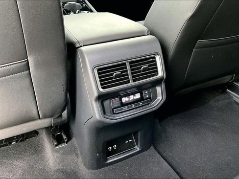 Used 2025 Volkswagen Atlas SE image 29