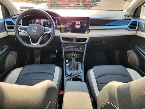 Certified 2025 Volkswagen Taos SEL w/ Black Wheel Plus Package image 8