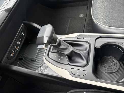 Used 2025 Kia K4 GT-Line w/ GT-Line Sunroof Package FWD image 8
