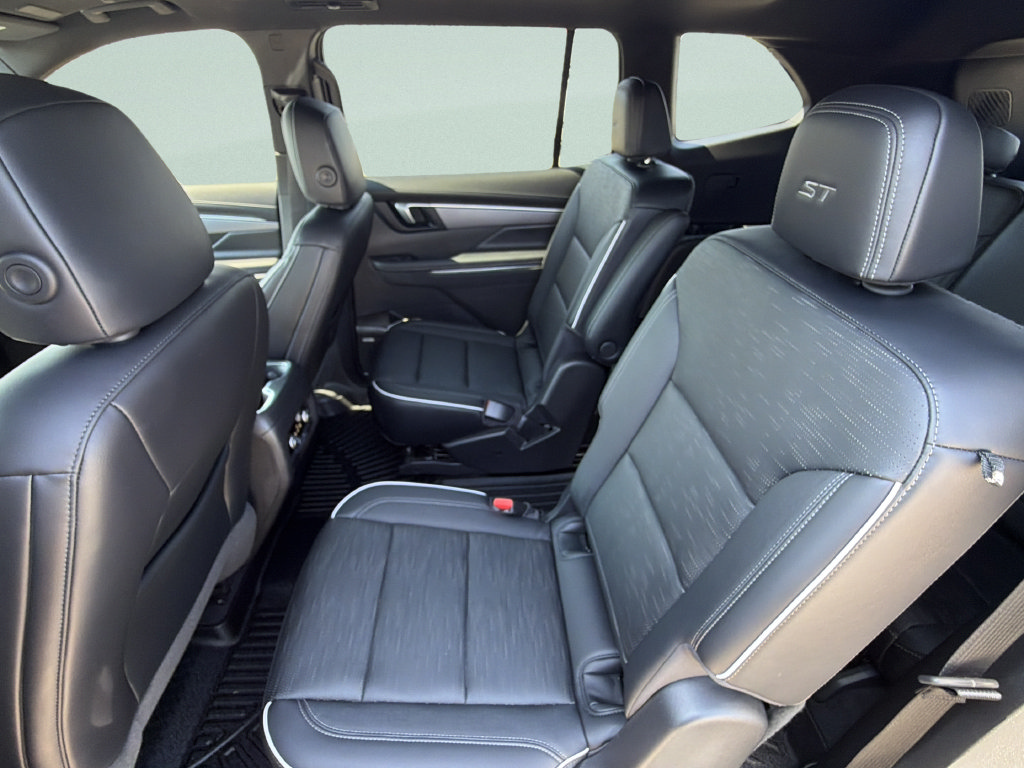 Used 2026 Buick Enclave Sport Touring w/ Power Package FWD image 16