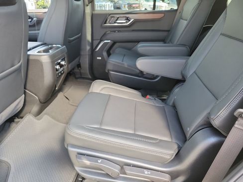 New 2026 GMC Yukon Denali w/ Denali Reserve Package AWD/4WD image 9