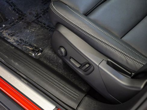 Certified 2025 Volvo XC40 B5 Ultra w/ Climate Package image 23