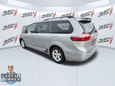 Used 2015 Toyota Sienna LE image 3
