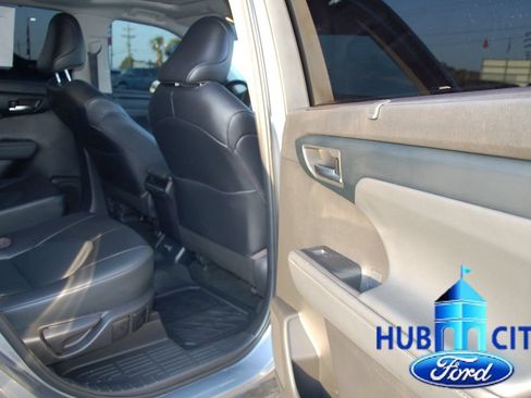 Used 2022 Toyota Highlander XLE FWD image 15