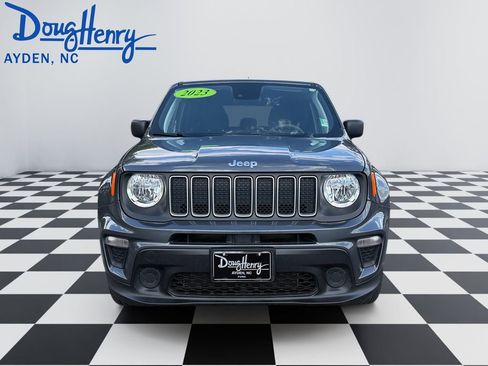 Used 2023 Jeep Renegade Latitude AWD/4WD image 8