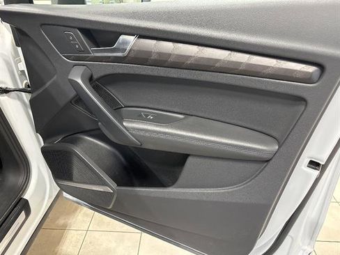 Used 2020 Audi Q5 e Premium Plus w/ Premium Plus Package image 19