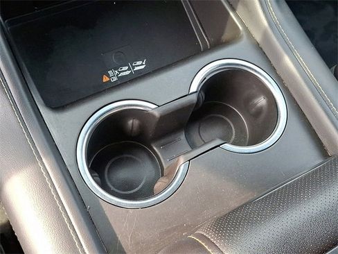 Used 2023 GMC Yukon XL SLT image 24