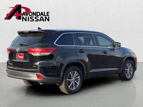 Used 2018 Toyota Highlander XLE FWD image 6