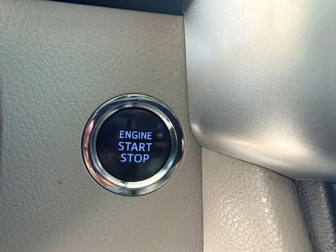 Used 2019 Toyota Highlander XLE image 14