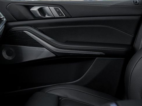 Used 2025 BMW X5 M60i image 18