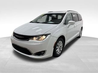 Used 2017 Chrysler Pacifica Touring-L video 2