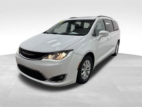 Used 2017 Chrysler Pacifica Touring-L image 2