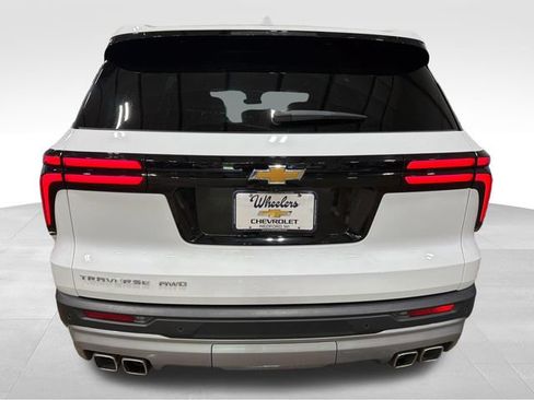 Used 2025 Chevrolet Traverse LT AWD/4WD image 4