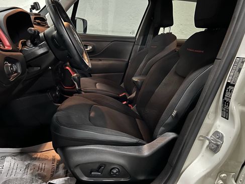 Used 2019 Jeep Renegade Trailhawk image 20