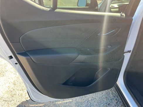 Used 2023 Chevrolet Traverse LT FWD image 23