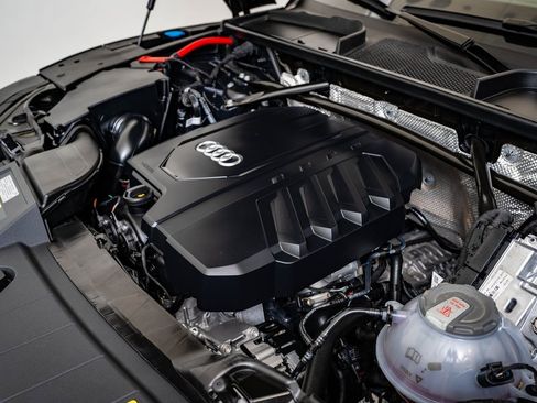 Certified 2025 Audi Q5 2.0T Premium w/ Convenience Plus Package image 46