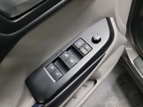 Used 2017 Toyota Highlander XLE image 14