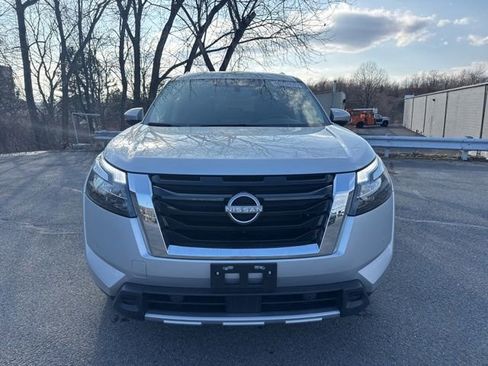 Certified 2025 Nissan Pathfinder SL image 2