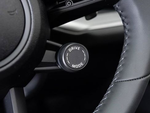 Used 2025 Porsche Cayenne image 16