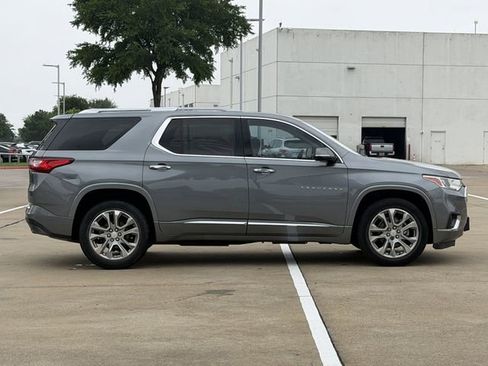 Used 2018 Chevrolet Traverse Premier w/ Driver Confidence II Package FWD image 3
