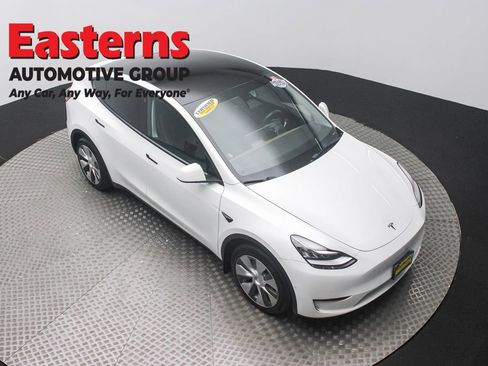 Used 2022 Tesla Model Y Long Range image 4