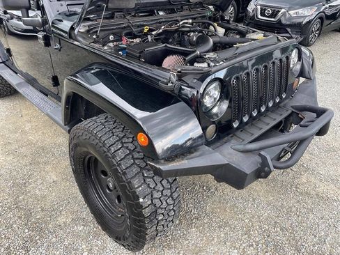 Used 2011 Jeep Wrangler Unlimited Sahara w/ Dual Top Group AWD/4WD image 25