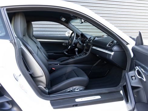 Certified 2025 Porsche 718 Cayman image 29