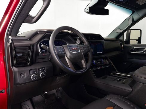 Used 2024 GMC Sierra 2500 AT4 AWD/4WD image 9