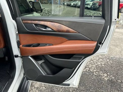 Used 2019 Cadillac Escalade Luxury AWD/4WD image 20